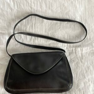 Bandolino Woman Black Leather Crossbody 11x7” Magnetic O21